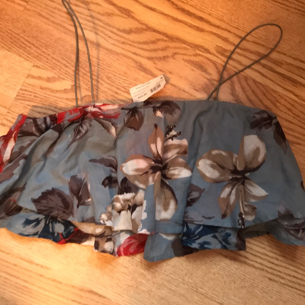 Short ruffle floral crop